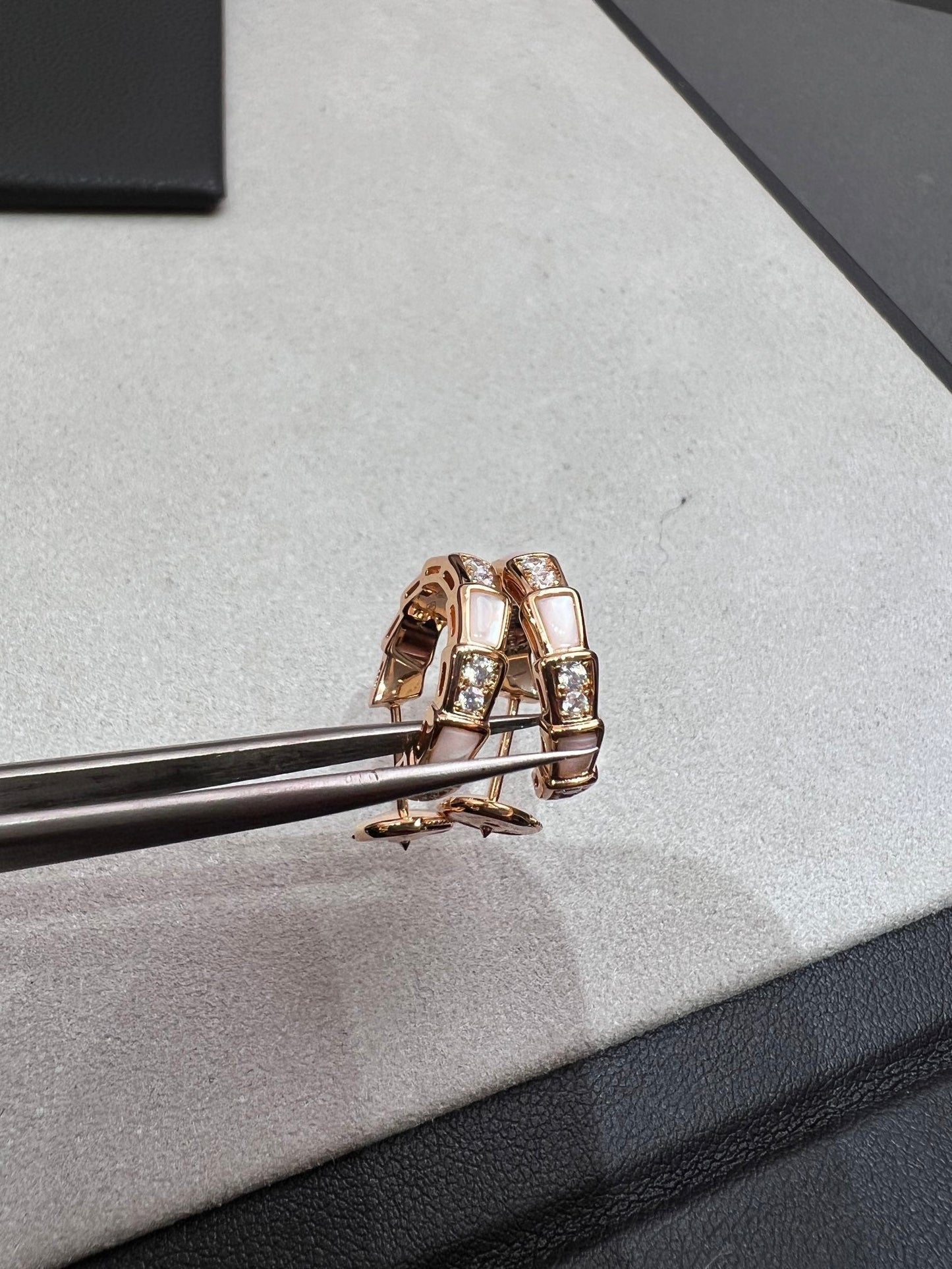 [Moco]SERPENTI MOP PINK GOLD EARRINGS