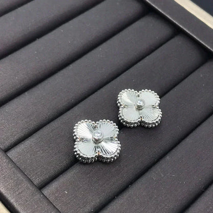 [Moco]CLOVER MINI 9.5MM LASER EARRINGS