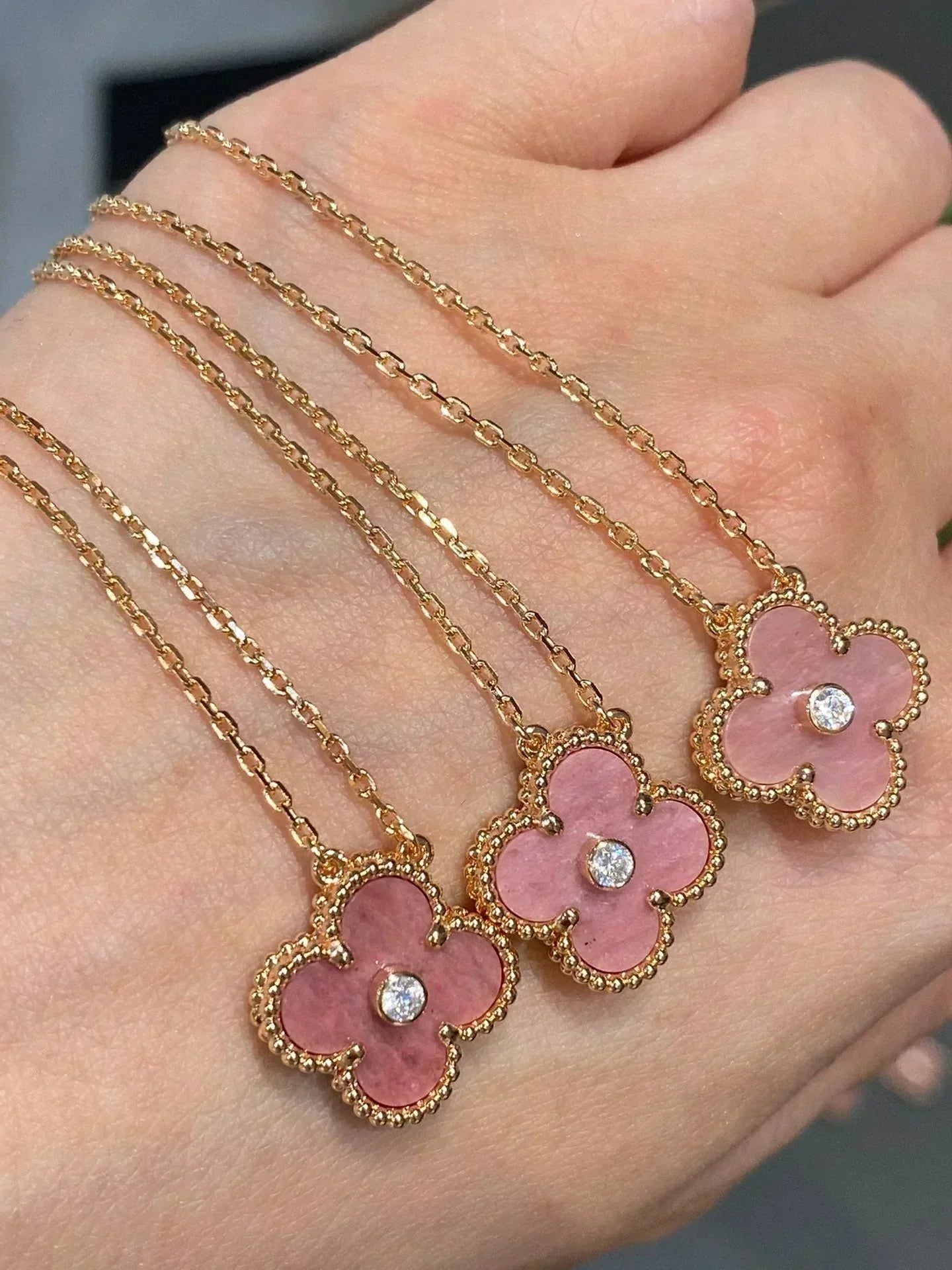 [Moco]CLOVER 15MM DIAMOND RHODONITE NECKLACE