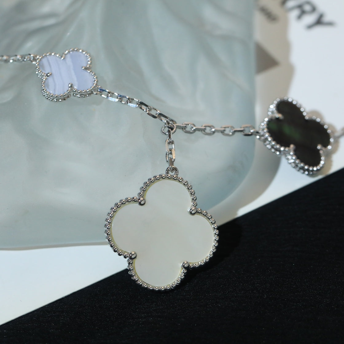 [Moco]CLOVER BRACELET 5 MOTIFS MOP CHALCEDONY SILVER