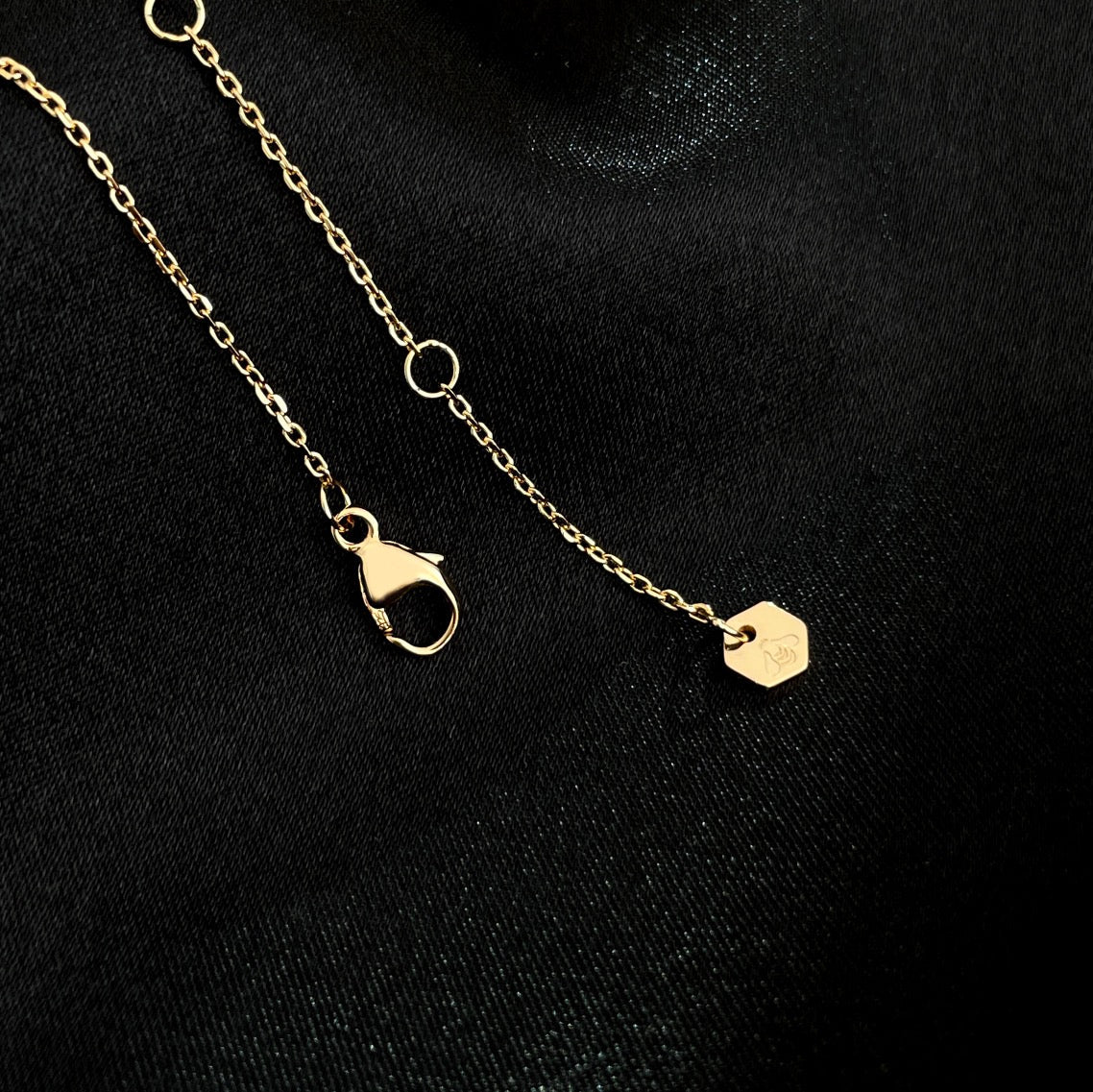 [Moco]BEE MINI NECKLACE