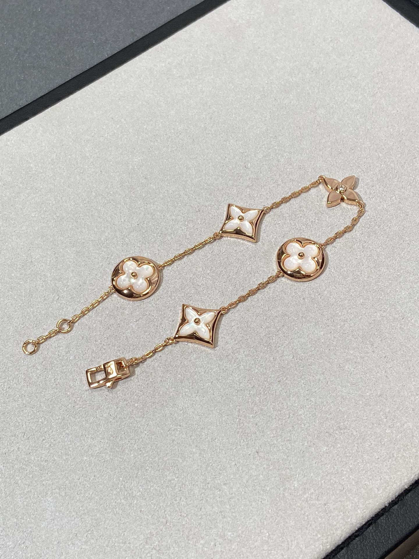 [Moco]STAR AND SUN 5 MOTIF MOP PINK GOLD BRACELET