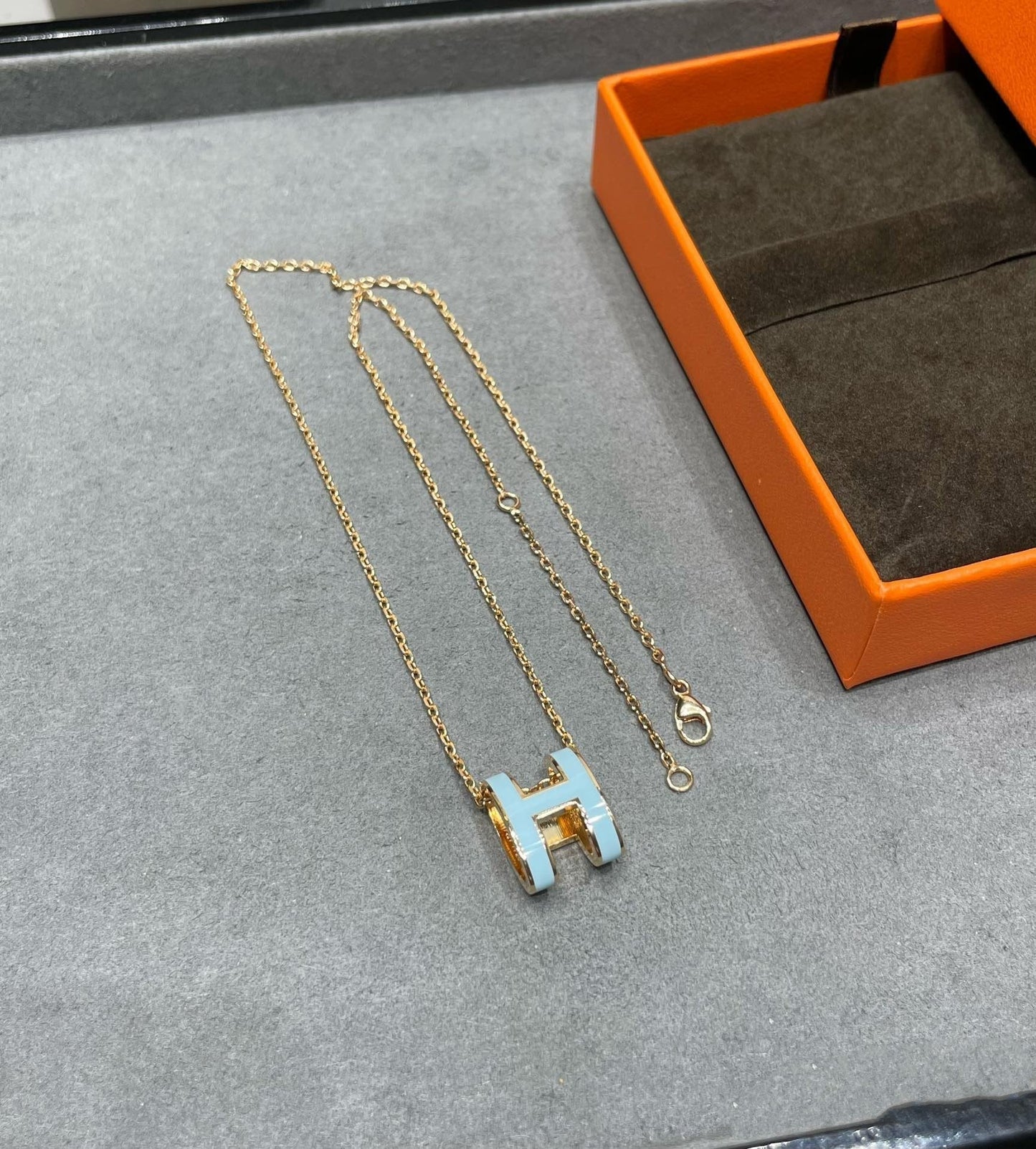 [Moco]POP H SKY BLUE NECKLACE