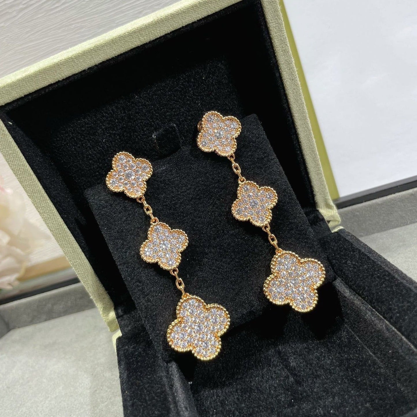 [Moco]CLOVER 3 MOTIFS DIAMOND PAVED ROSE GOLD EARRINGS