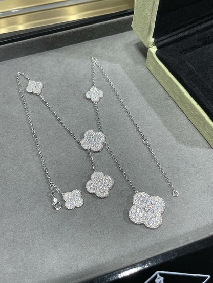 [Moco]CLOVER 6 MOTIF DIAMOND PAVED NECKLACE