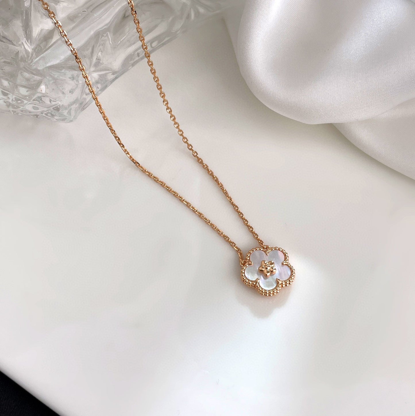 [Moco]LUCKY  WHITE MOP  PLUM BLOSSOM NECKLACE