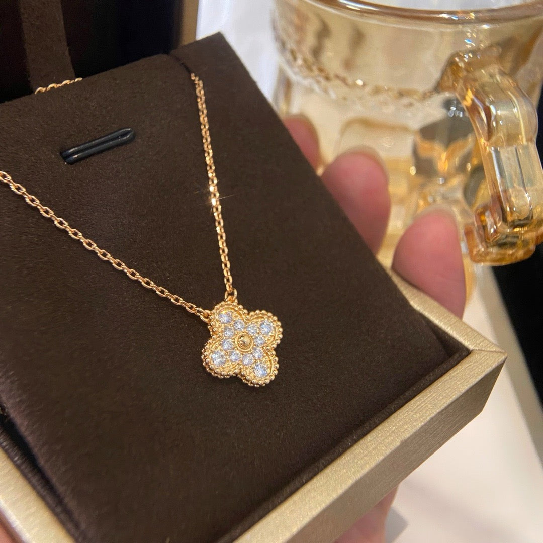 [Moco]CLOVER 15MM DIAMOND SINGLE FLOWER NECKLACE