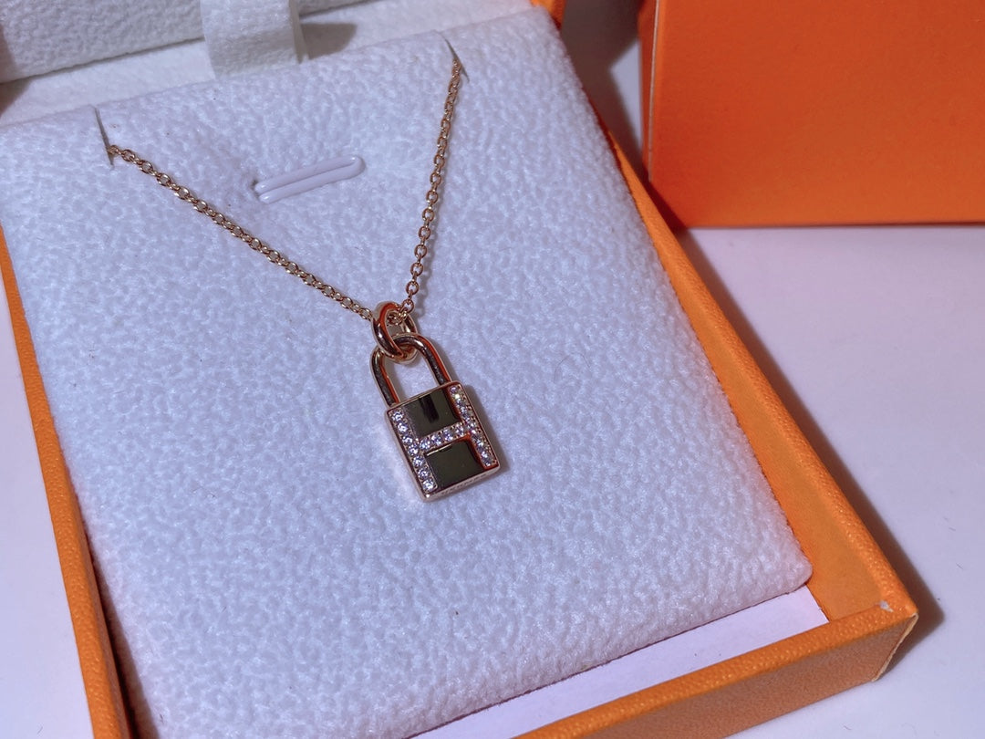 [Moco]HM ADVANCED NICHE LOCK HEAD NECKLACE DIAMONDS