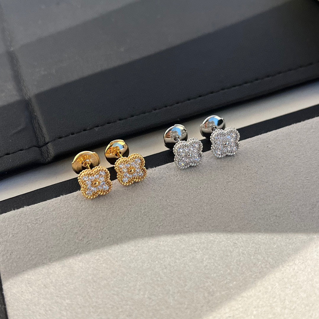 [Moco]CLOVER MINI DIAMOND STUD EARRINGS