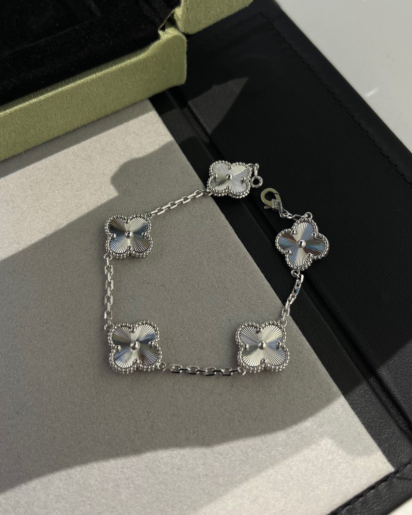 [Moco]CLOVER SILVER 5 MOTIFS BRACELET